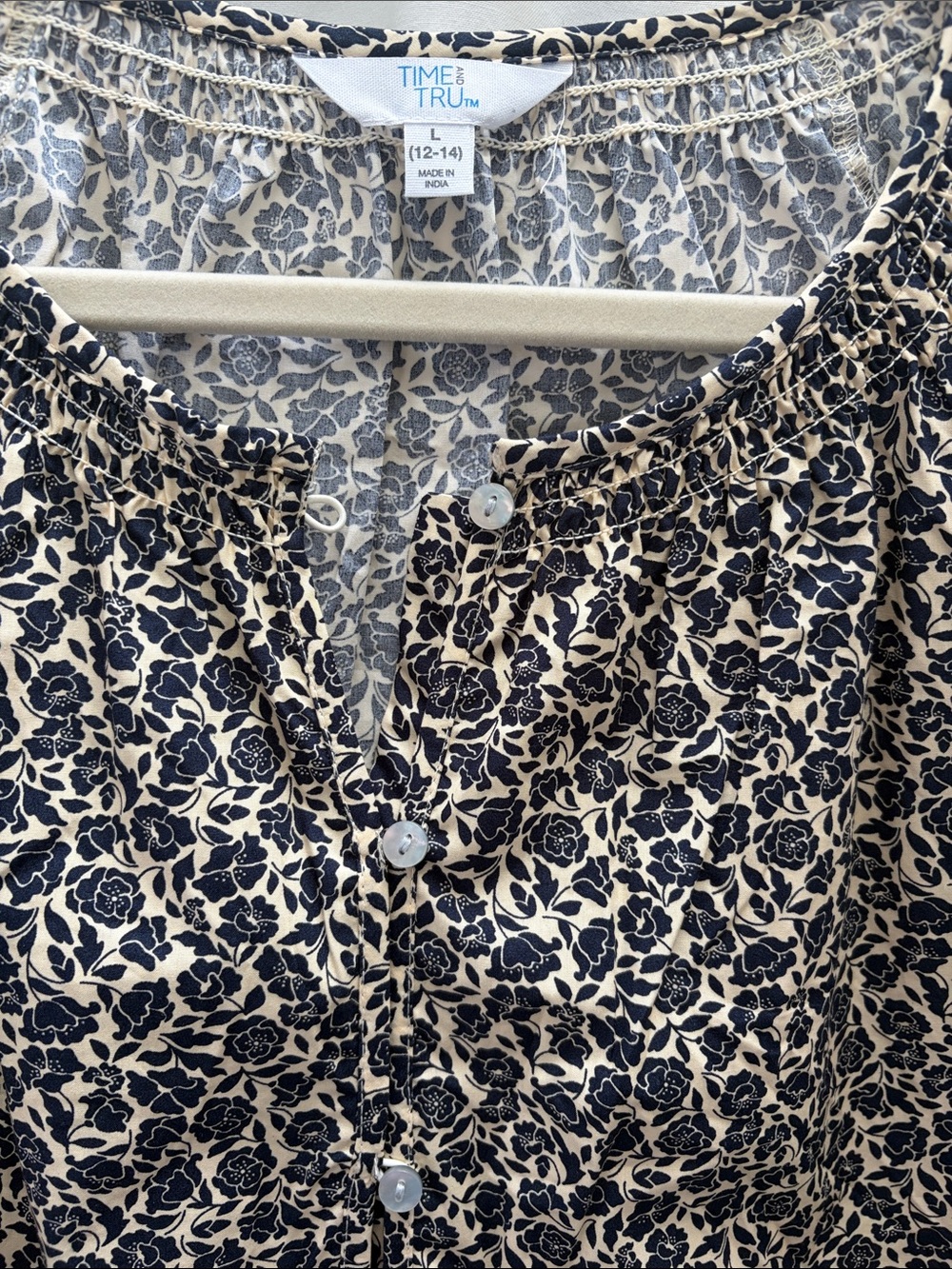 Time and Tru Navy and Cream Floral Button-Front Cotton Blouse L - Picture 4 of 5
